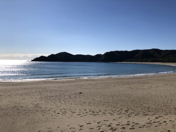 Der Yumigahama-Strand - hier menschenleer, da im Winter