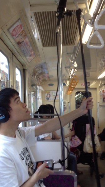Gut ausgestattet: Otaku im Zug