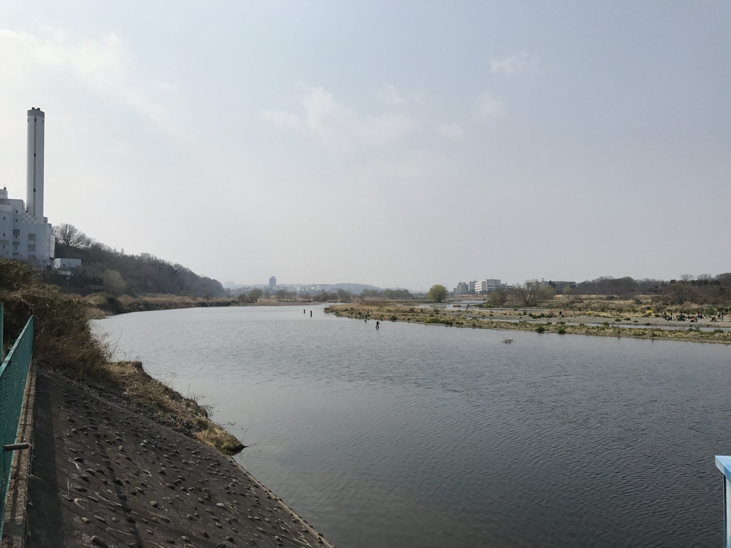 Der Tama-Fluss im Norden von Hachioji