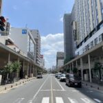 Die teilweise überdachte Einkaufspassage in der Shinmachi-dōri in Aomori