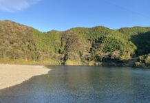 Shimanto – Klares Wasser und Brücken ganz ohne Geländer Natur pur -- die Flüsse der Gegend sind sehr naturbelassen