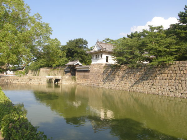 Marugame: Am Eingang zur schönen Burg