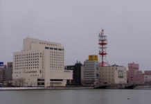 Niigata – das Sprungbrett zur Insel Sado Die Bandai-Brücke im Stadtzentrum