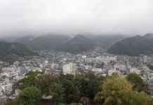 Uwajima – Burgstadt in der Provinz Uwajima: Blick auf die Umgebung vom Schloss aus