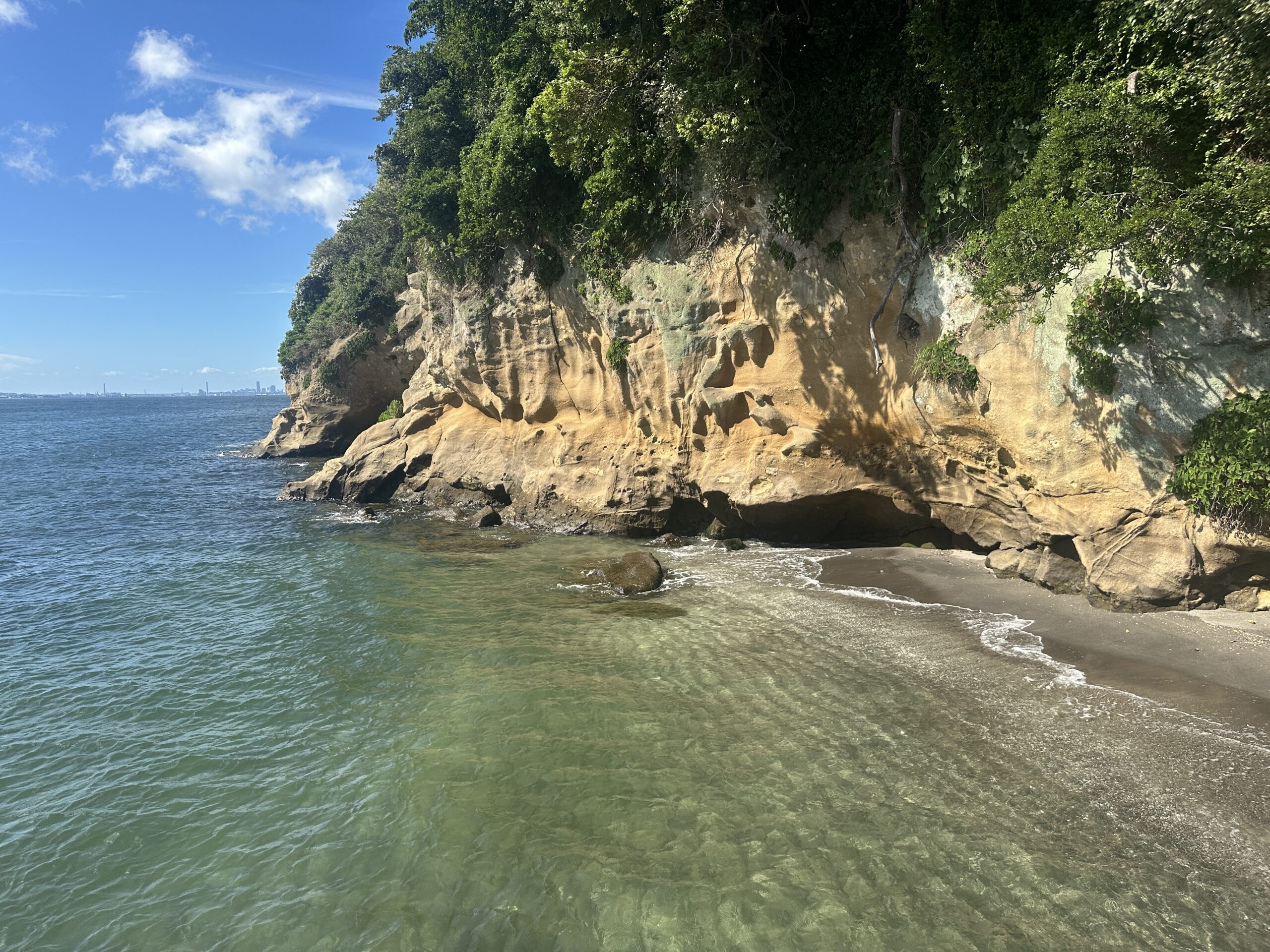 Sarushima bei Yokosuka in der Bucht von Tokyo: So sieht die Küste an den meisten Bereichen aus