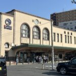 Das schöne Bahnhofsgebäude von Ryogoku aus dem Jahr 1929
