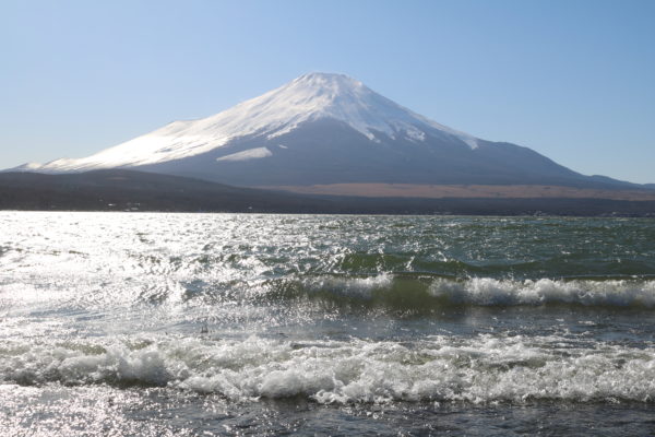 Fuji-san mit dem Yamanaka-ko im Vordergrund - im Februar