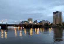 Kushiro – Fischereihafen und ein Sumpfnationalpark im Osten von Hokkaido Nusamai-Brücke im Zentrum von Nemuro