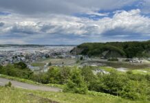Akkeshi – Ehemaliger Missionarsposten, Vogelparadies und Whisky-Neuling Blick auf das Stadtzentrum von Akkeshi