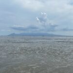 Blick auf das Watt der Ariake-Bucht mit der Shimabara-Halbinsel im Hintergrund