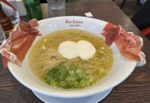 Due Italian in Ichigaya, CHiyoda-ku, Tokyo: Ramen auf Salzbasis mit Käse und Schinken
