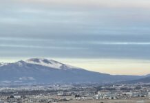 Karuizawa – beliebter Nobelerholungsort nordwestlich von Tokyo Blick von Süden auf Karuizawa und den Asamayama