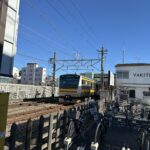 Nambu-Linie am Bahnhof Yaho im Süden von Kunitachi