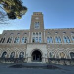 Ein Hauch England: Hauptgebäude der Hitotsubashi-Universität in Kunitachi
