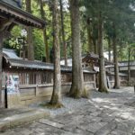 Zedern und viele alte Holzbauten – der Honmiya hat etwas Beruhigendes