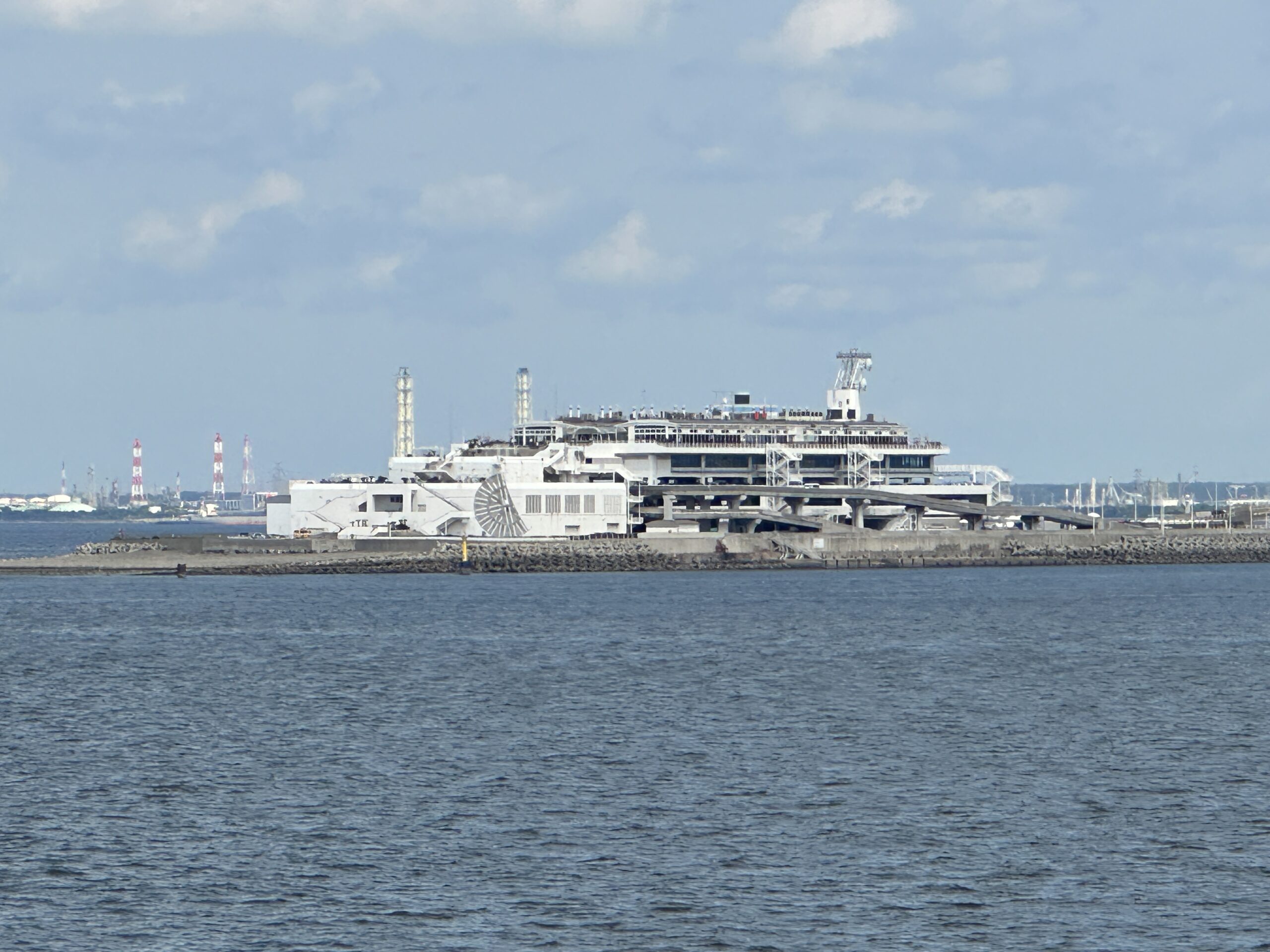 Blick auf Umi-Hotaru mit Kisarazu im Hintergrund