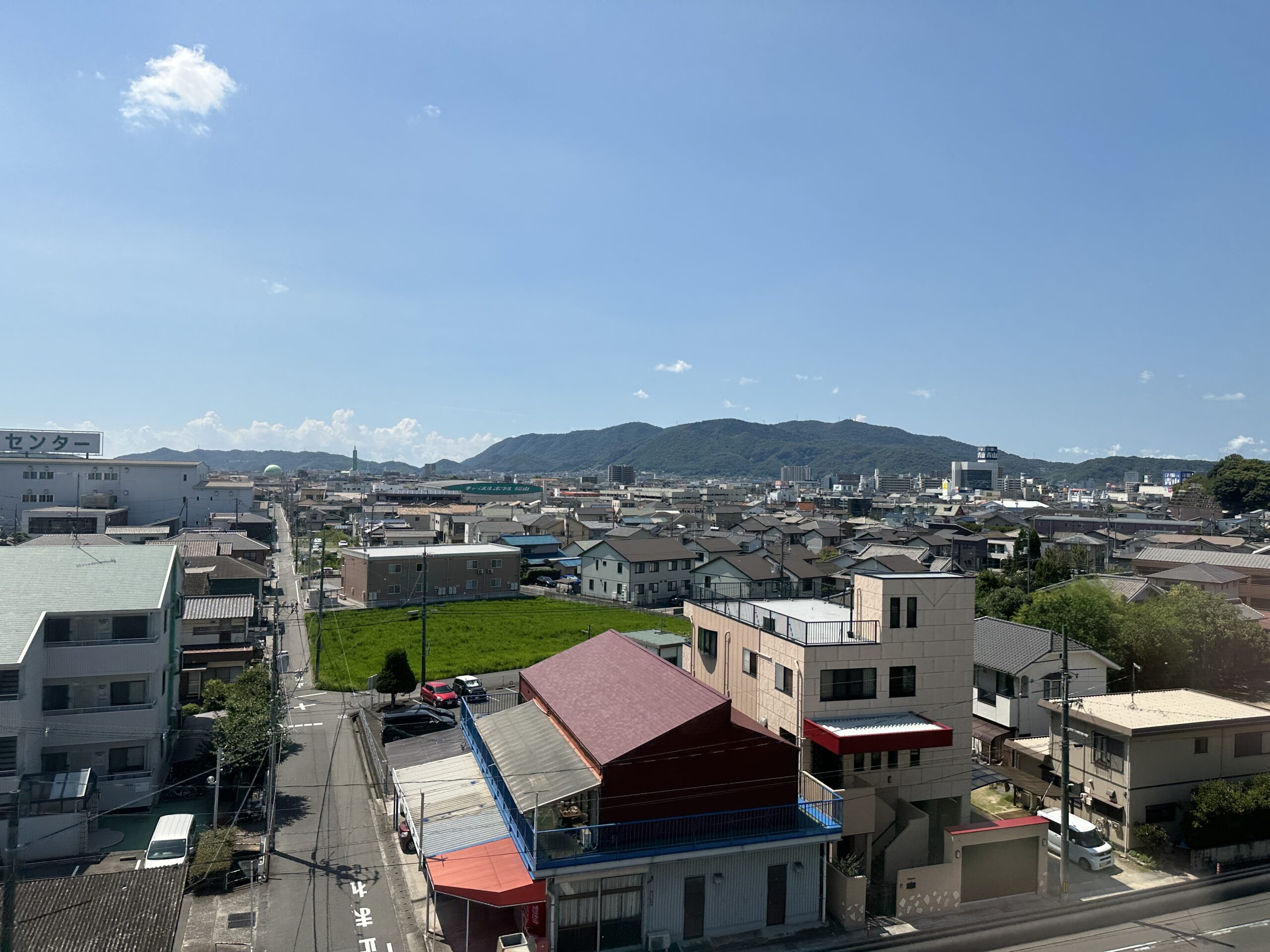 Zwischen Bergen und Meer: Abseits der Hauptstraße geht es in Fukuyama beinahe ländlich zu