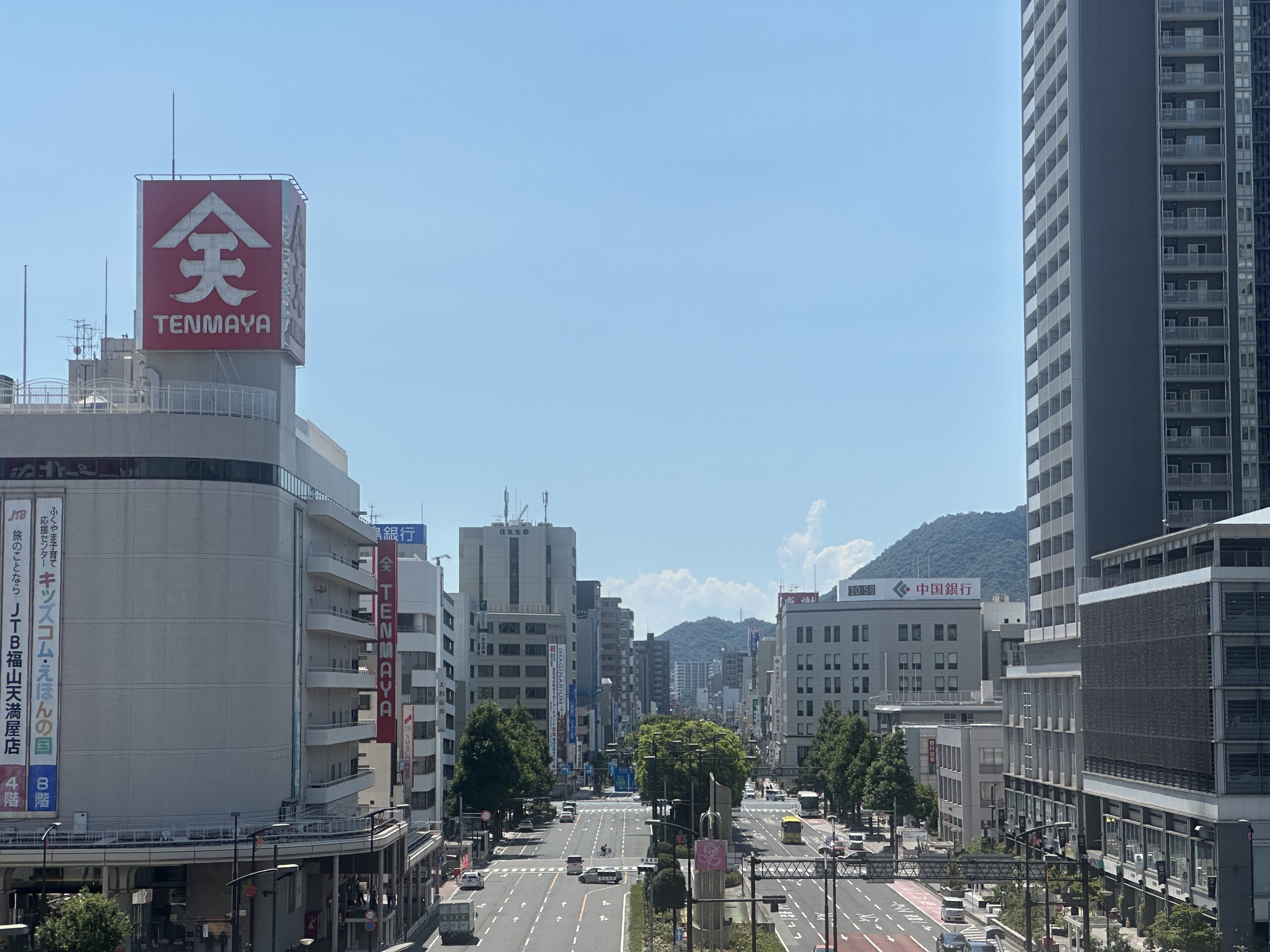 Blick vom Bahnhof von Fukuyama auf die Hauptstraße