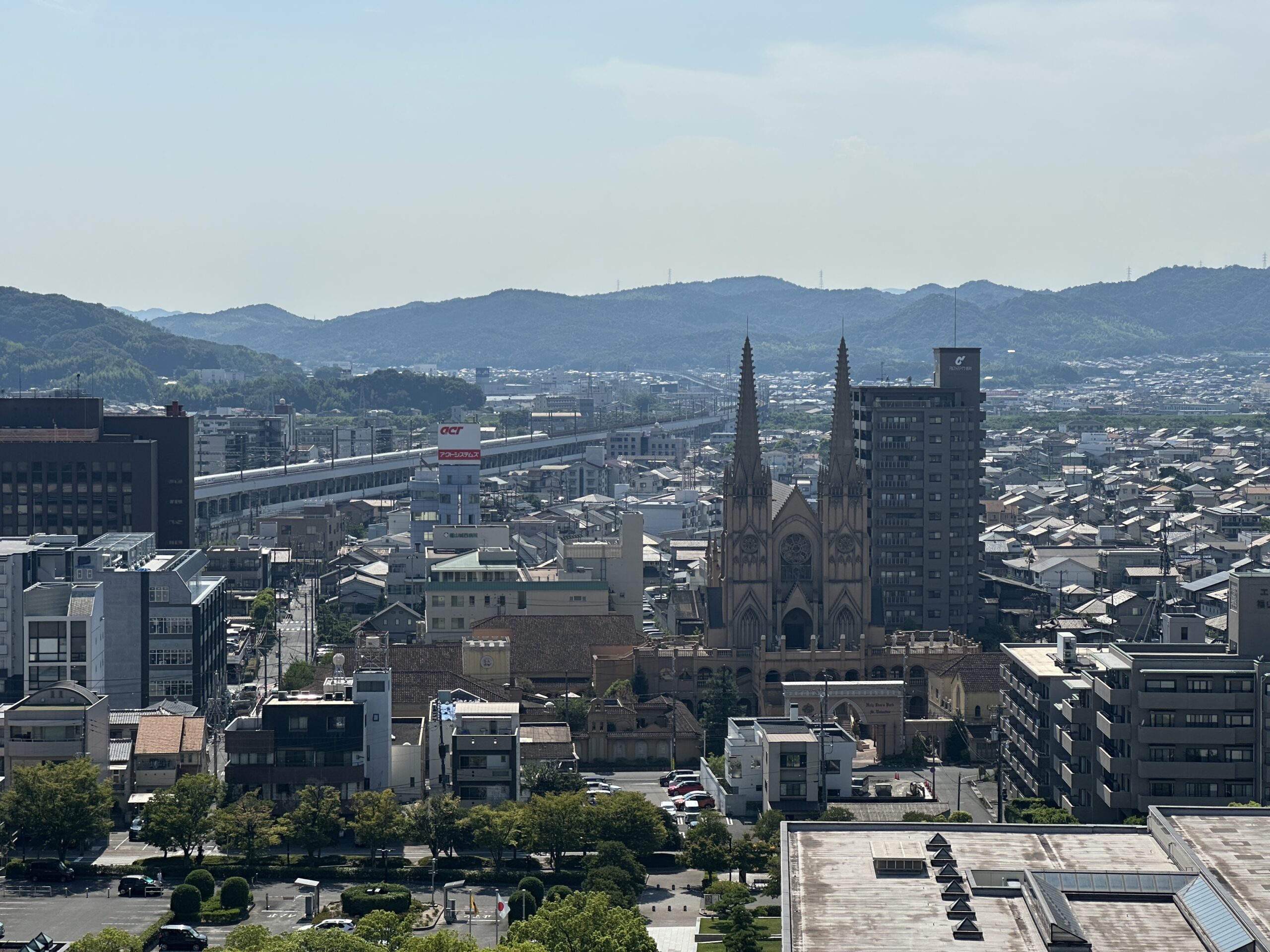Sieht aus wie eine Kathedrale, ist aber lediglich ein Ort für Hochzeitsfeiern: Holy Zion's Park St. Valentine in Fukuyama