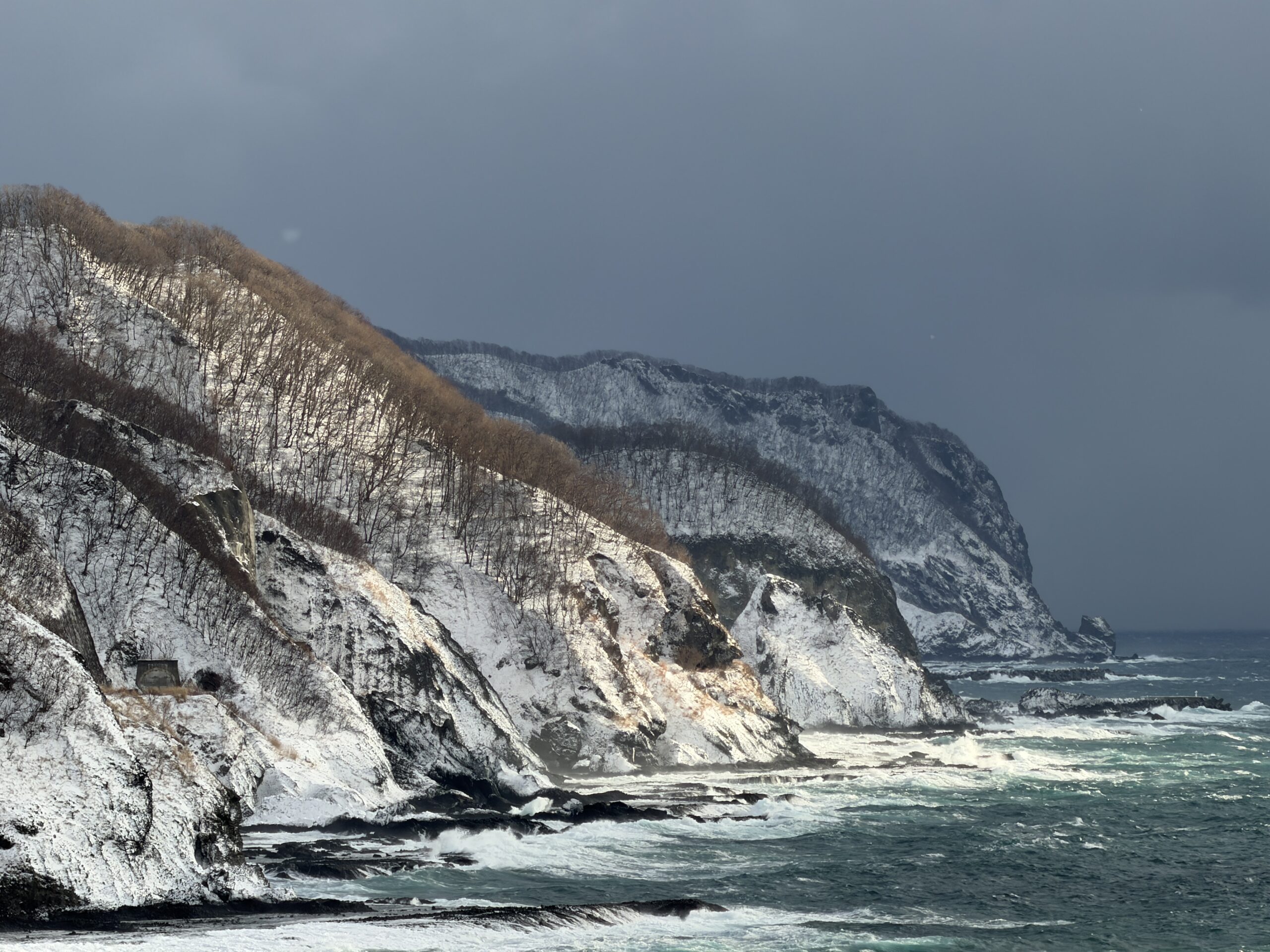 Hokkaido im Winter – Küste bei Kamoenai. Entstanden bei der letzten Reise dieses Jahres, am 27. Dezember 2025
